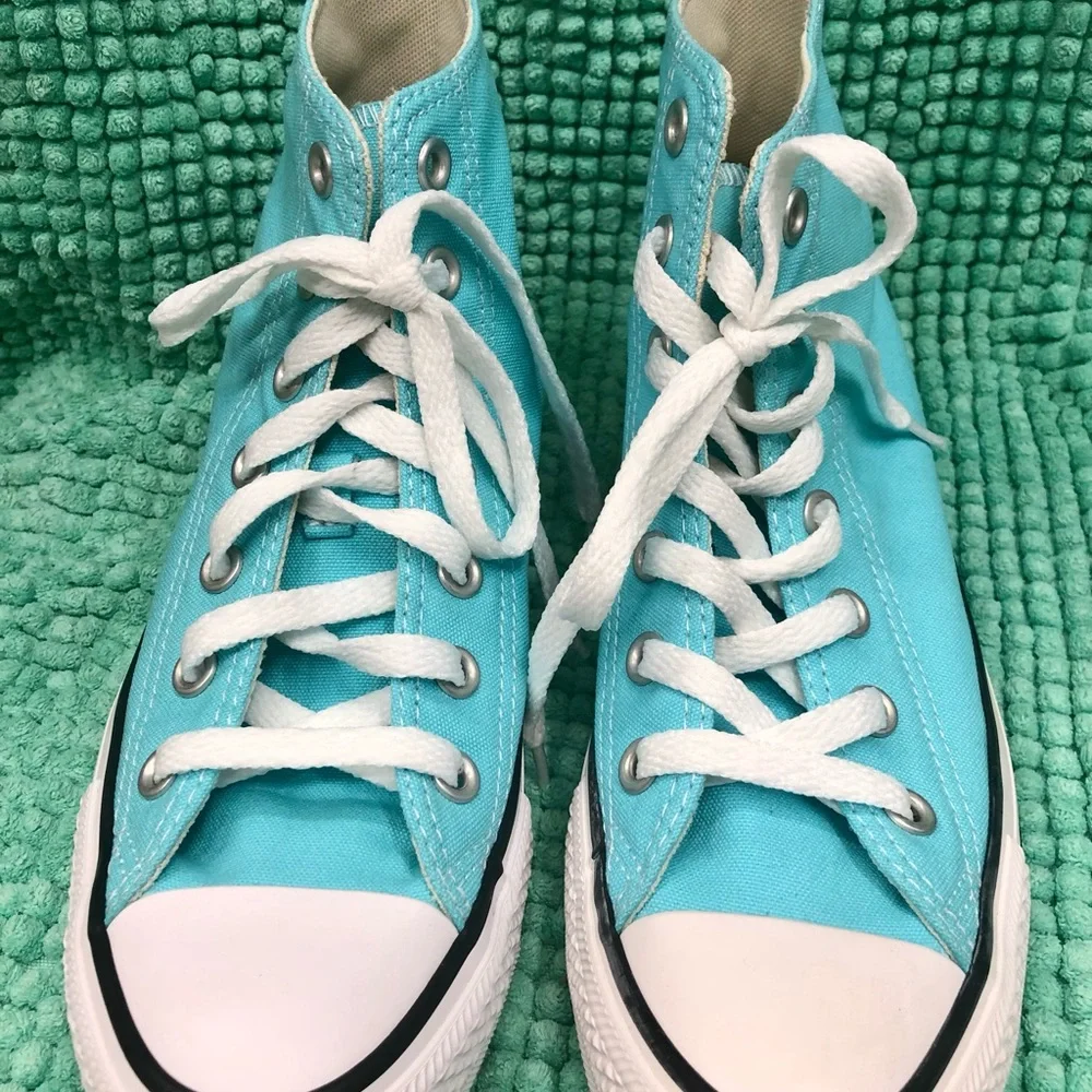 Converse Women’s High-Top Sneakers - Turquoise and White. Like New. Beautiful!